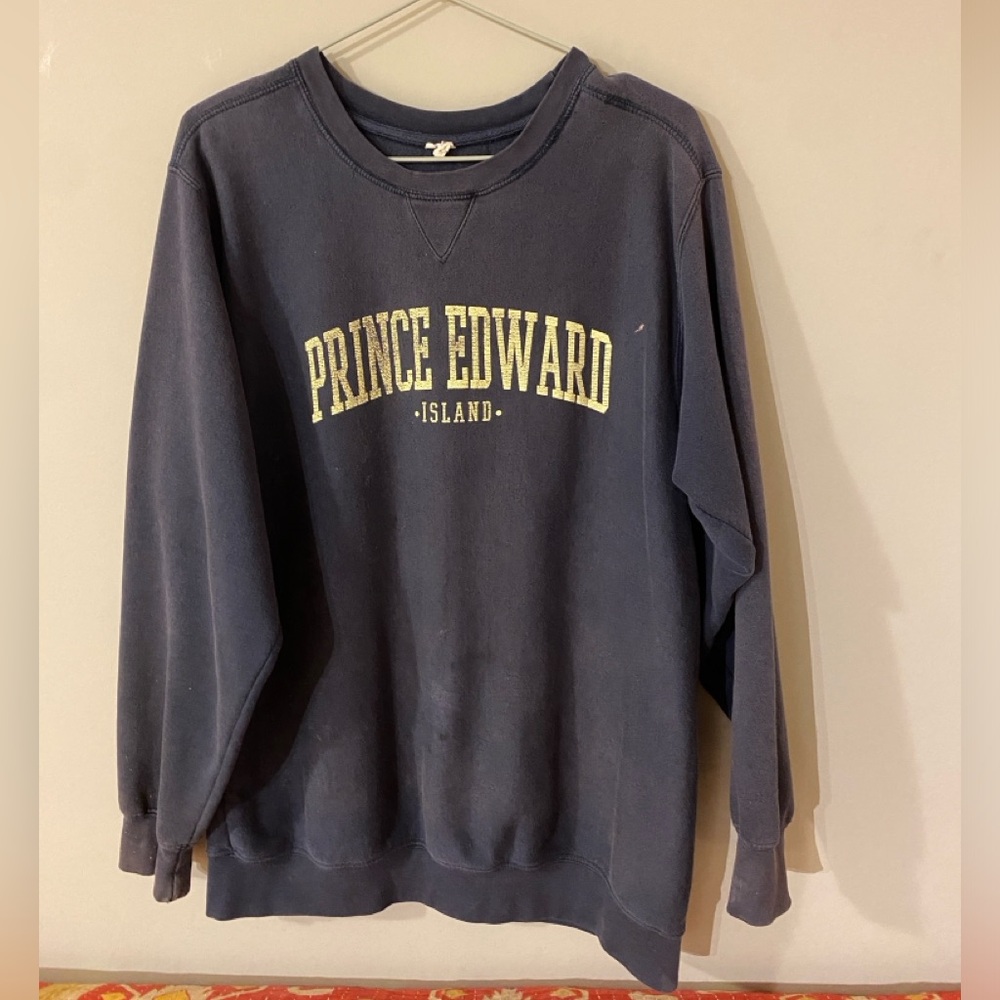 Navy blue crew neck size small mens